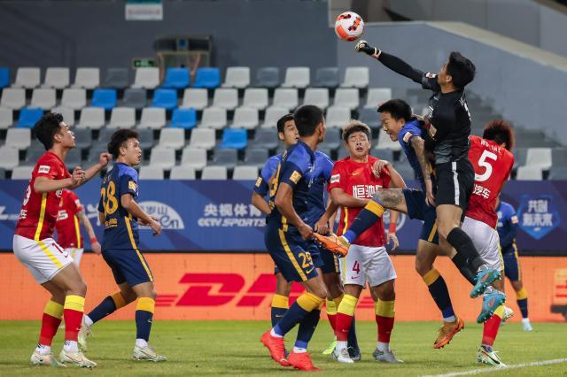 德比保级战闷平告终 微弱领先的广州队形势最危？